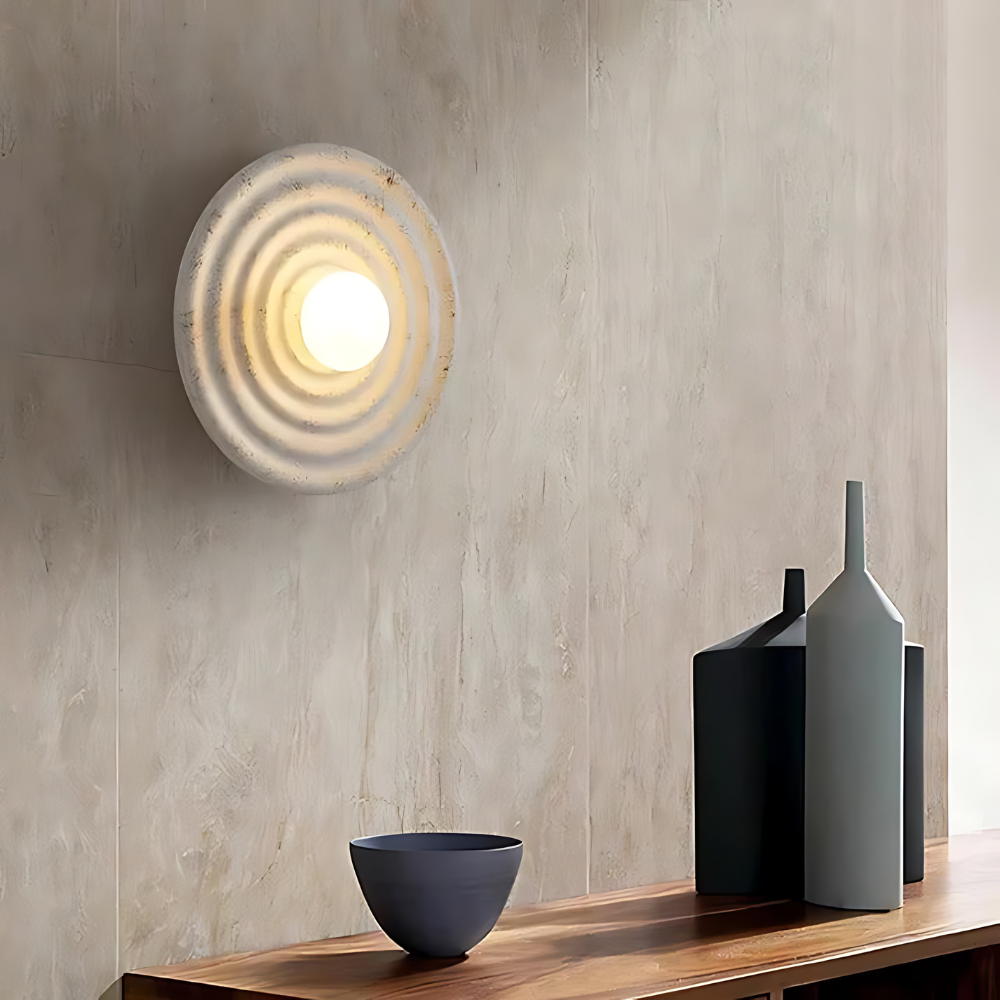 Casa Lumière Wabi-Sabi Ronde Wandlamp van Resin – Minimalistische Sfeerverlichting