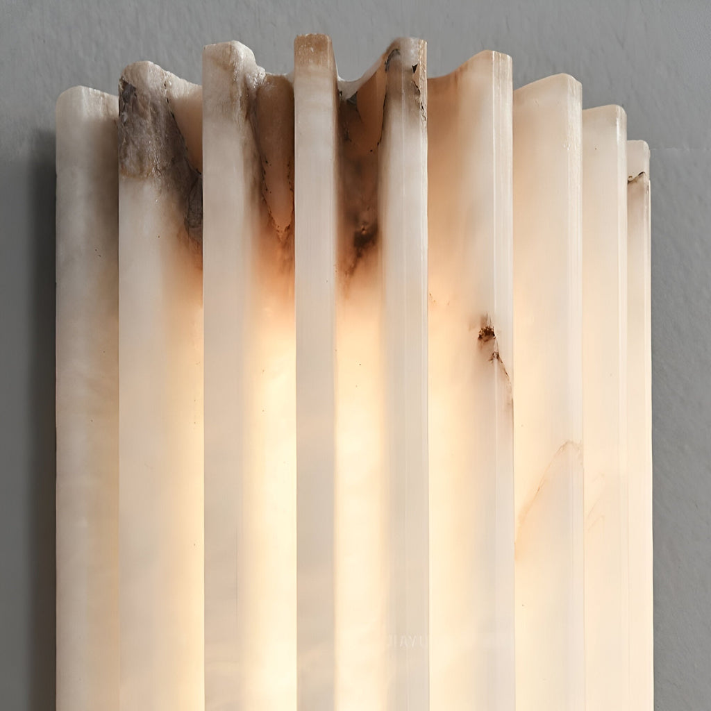 Casa Lumière Geribbelde Alabaster Wandlamp - Warme Natuursteen Wandverlichting