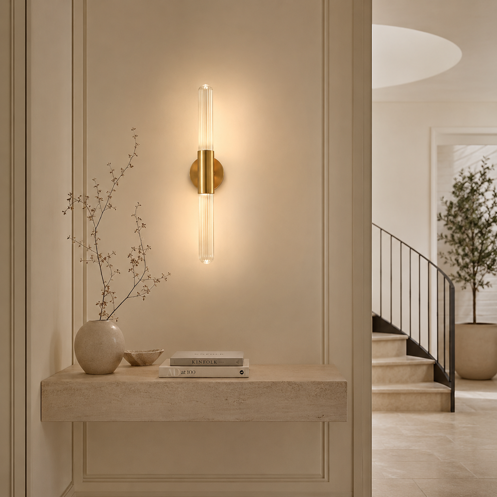Casa Lumière Luxe Nordic Wandlamp - Geribbeld Glas & Metalen Houder
