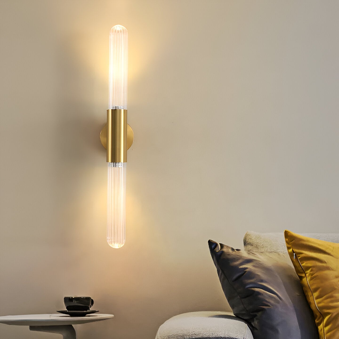 Casa Lumière Luxe Nordic Wandlamp - Geribbeld Glas & Metalen Houder