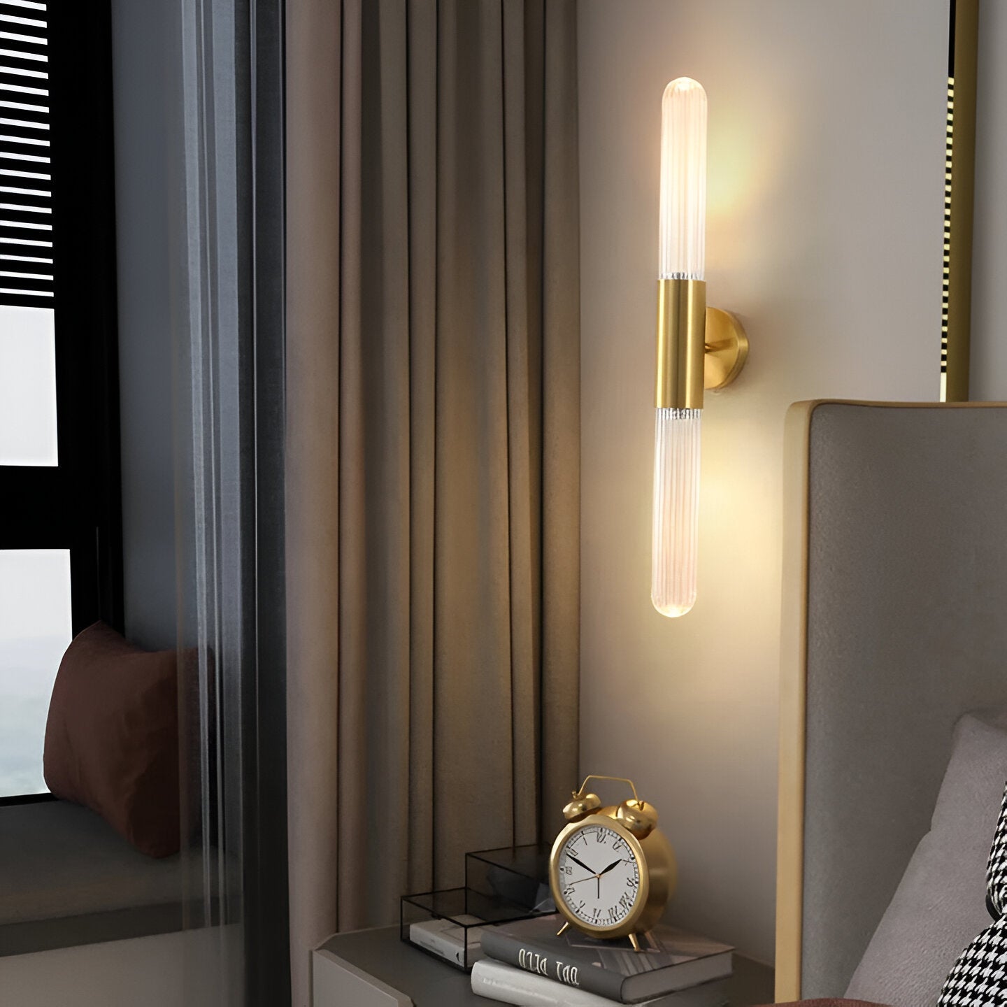 Casa Lumière Luxe Nordic Wandlamp - Geribbeld Glas & Metalen Houder