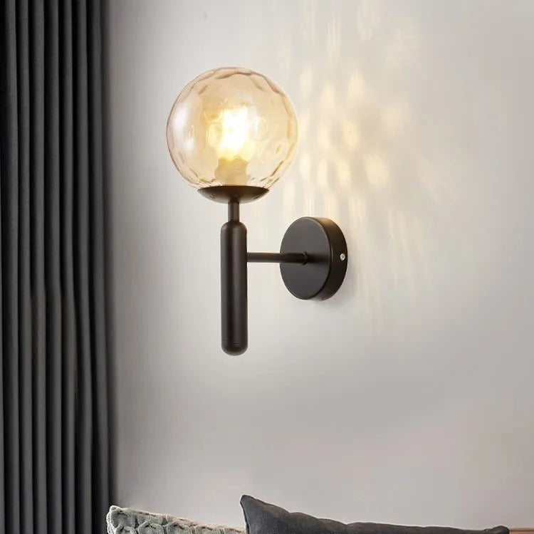 Casa Lumière Glazen Wandlamp - Ronde Bol & Metalen Arm