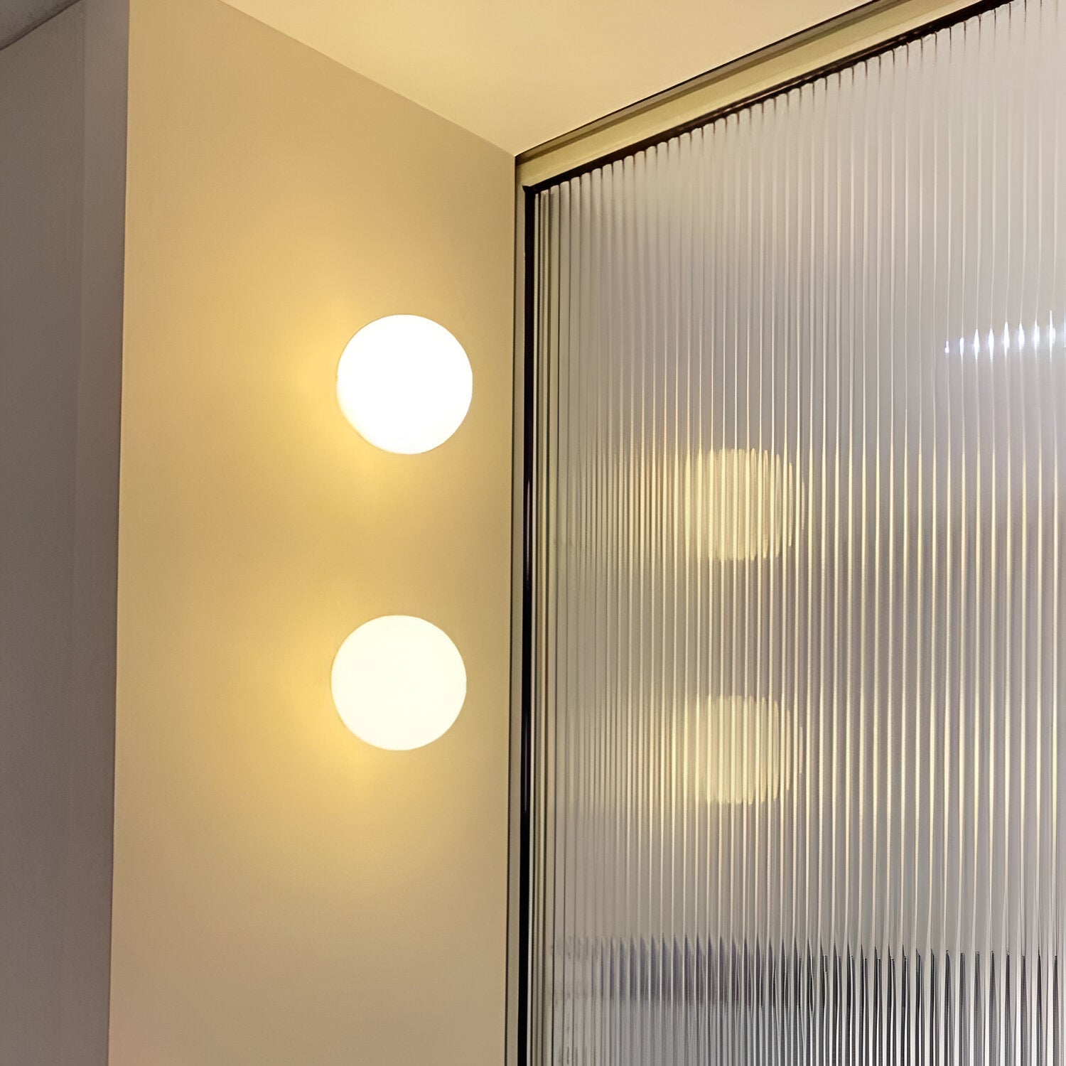 Casa Lumière Minimalistische Ronde Glazen Wandlamp - Opaal Glas & Zacht Diffuus Licht