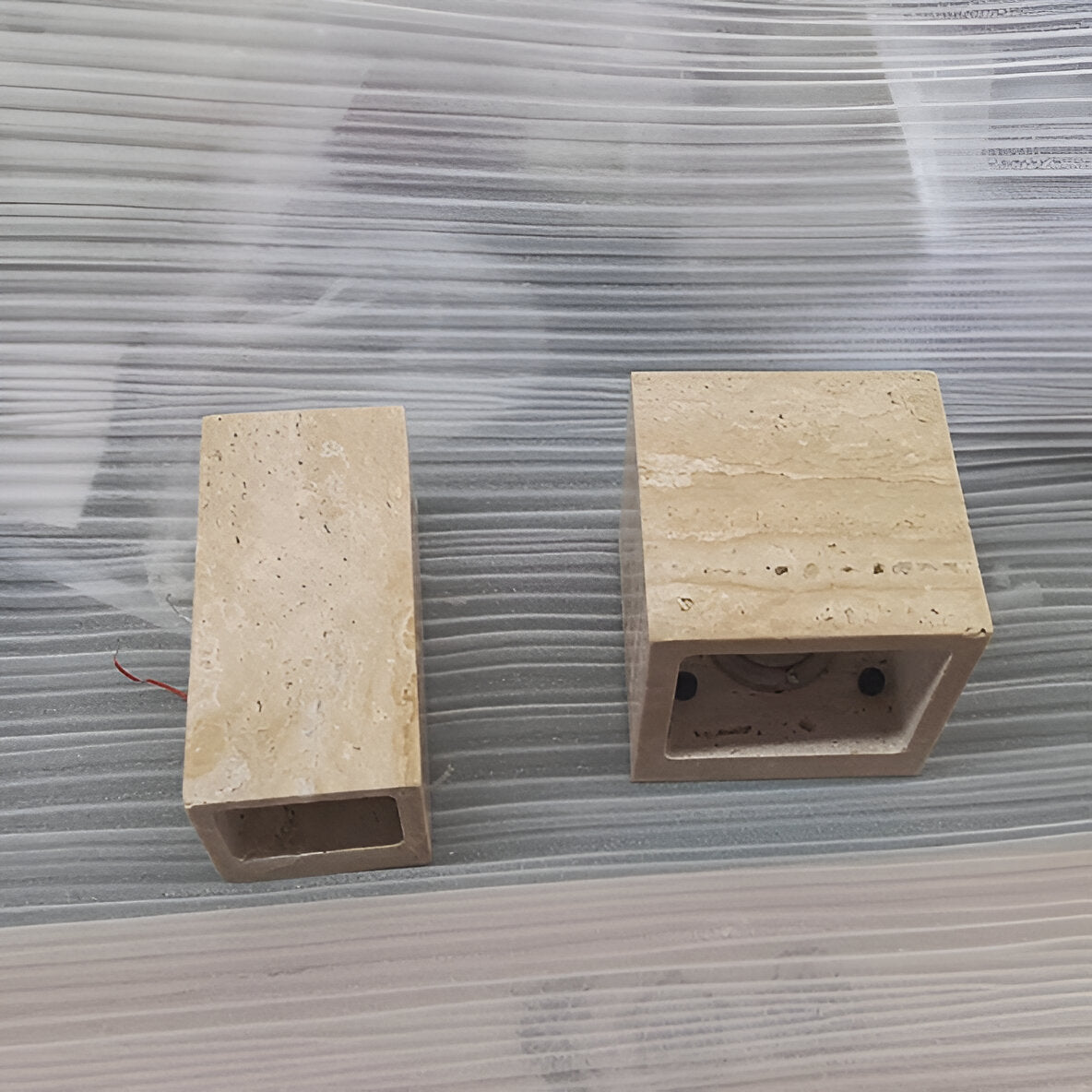 Casa Lumière Travertine Outdoor Wandlamp - Up & Down Gevelverlichting van Natuursteen