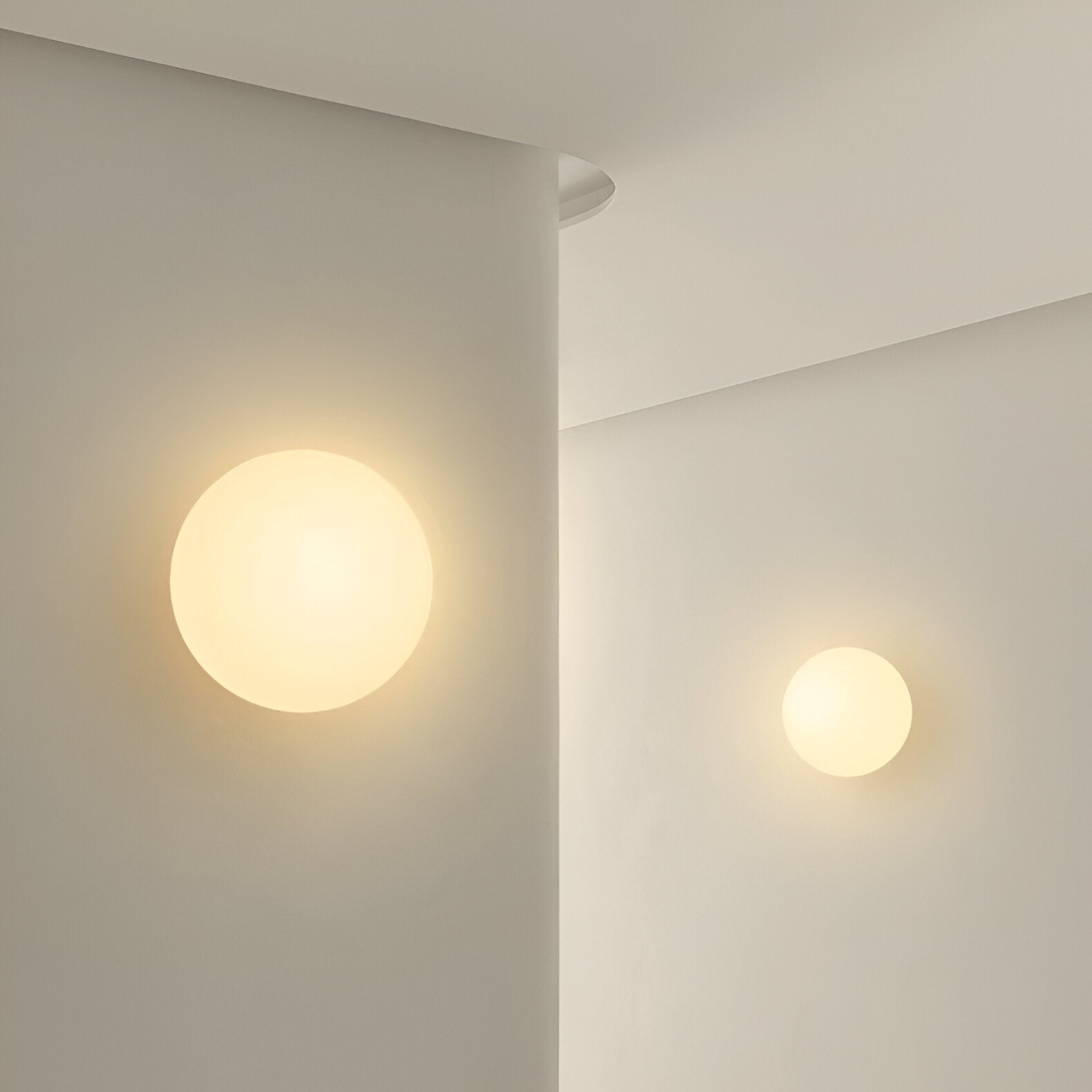 Casa Lumière Minimalistische Ronde Glazen Wandlamp - Opaal Glas & Zacht Diffuus Licht