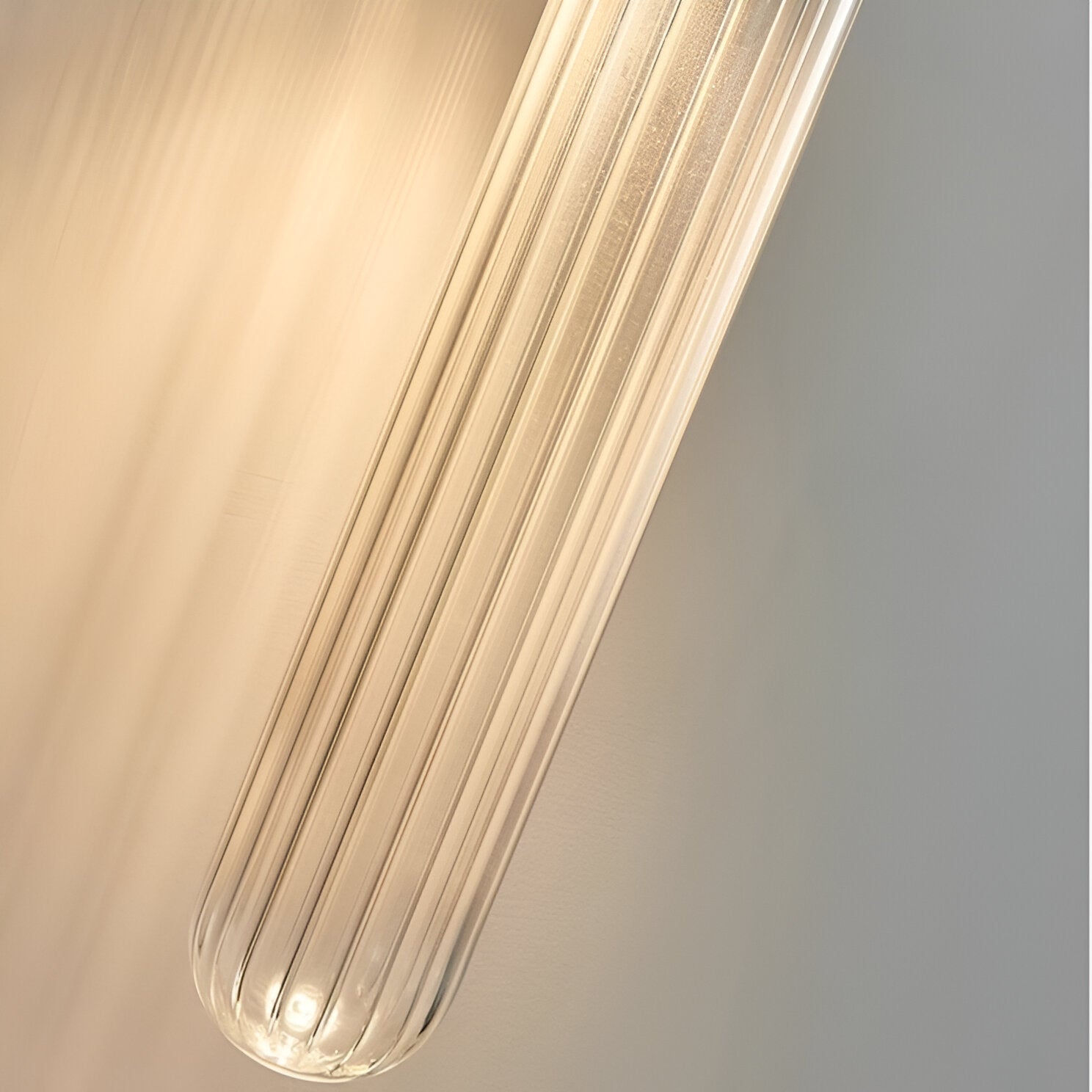 Casa Lumière Luxe Nordic Wandlamp - Geribbeld Glas & Metalen Houder