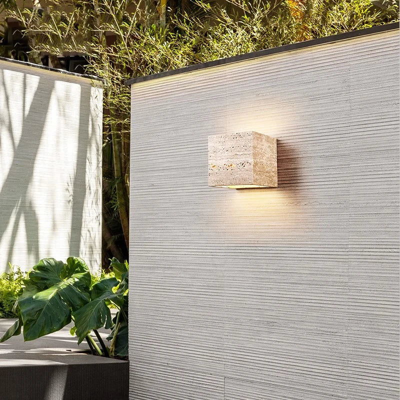 Casa Lumière Travertine Outdoor Wandlamp - Up & Down Gevelverlichting van Natuursteen