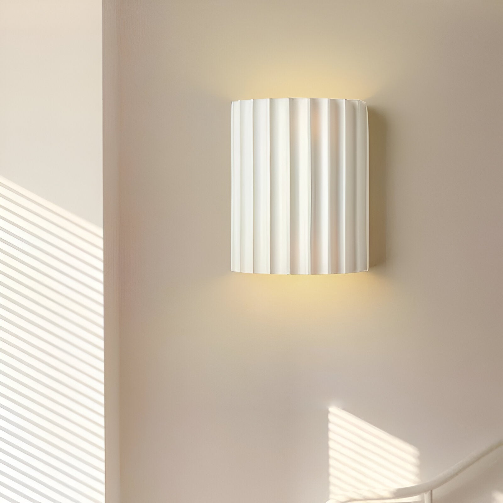 Casa Lumière Minimalistische Resin Wandlamp - Geribbelde Cilindervorm Up & Down Lamp